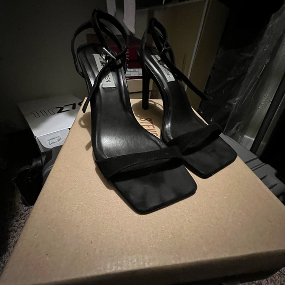 Steve Madden - Picture 7 of 11